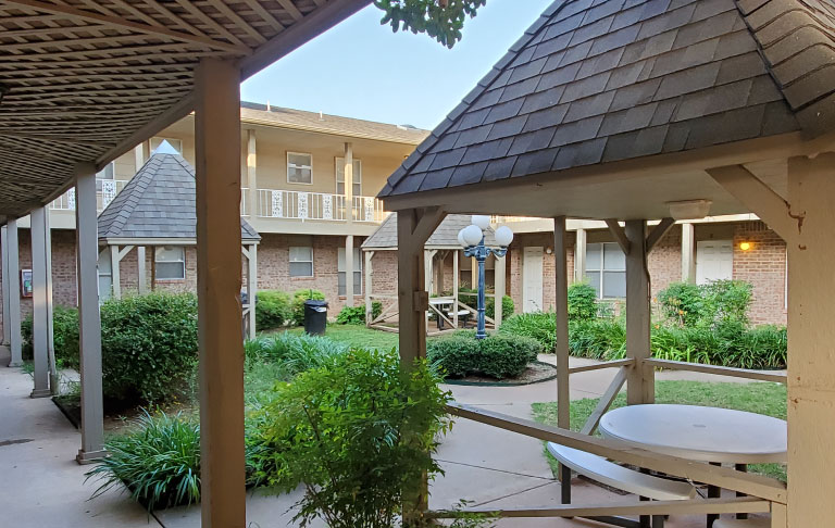 Courtyard of The Landings Apartments (Landings 3) in Lawton, OK